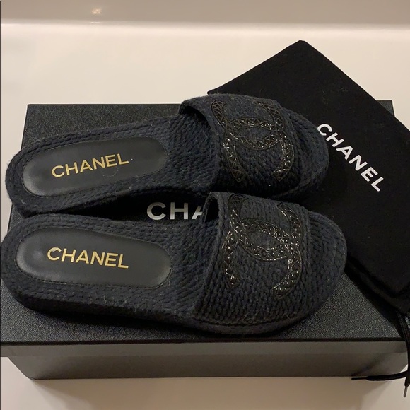 CHANEL Shoes - Chanel Interlocking CC Logo